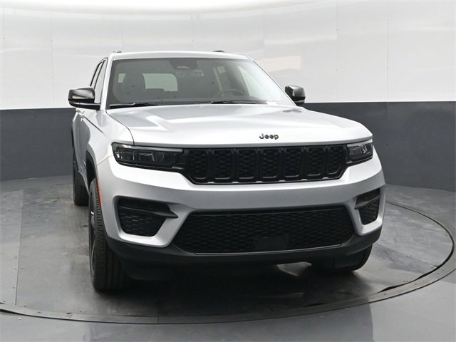 New 2025 Jeep Grand Cherokee Altitude image 10