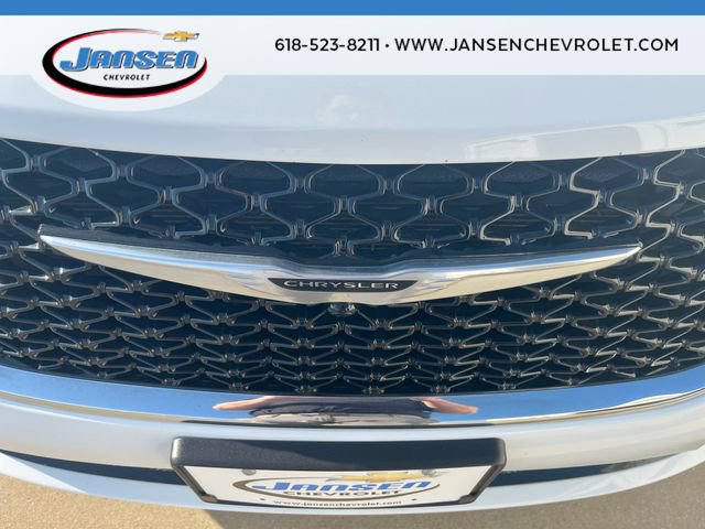 Used 2024 Chrysler Pacifica Touring-L FWD image 30