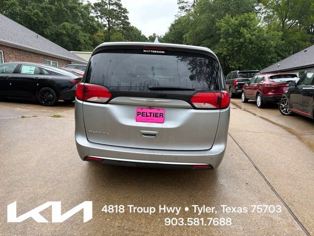 Used 2018 Chrysler Pacifica Touring Plus w/ Tire & Wheel Group FWD image 9