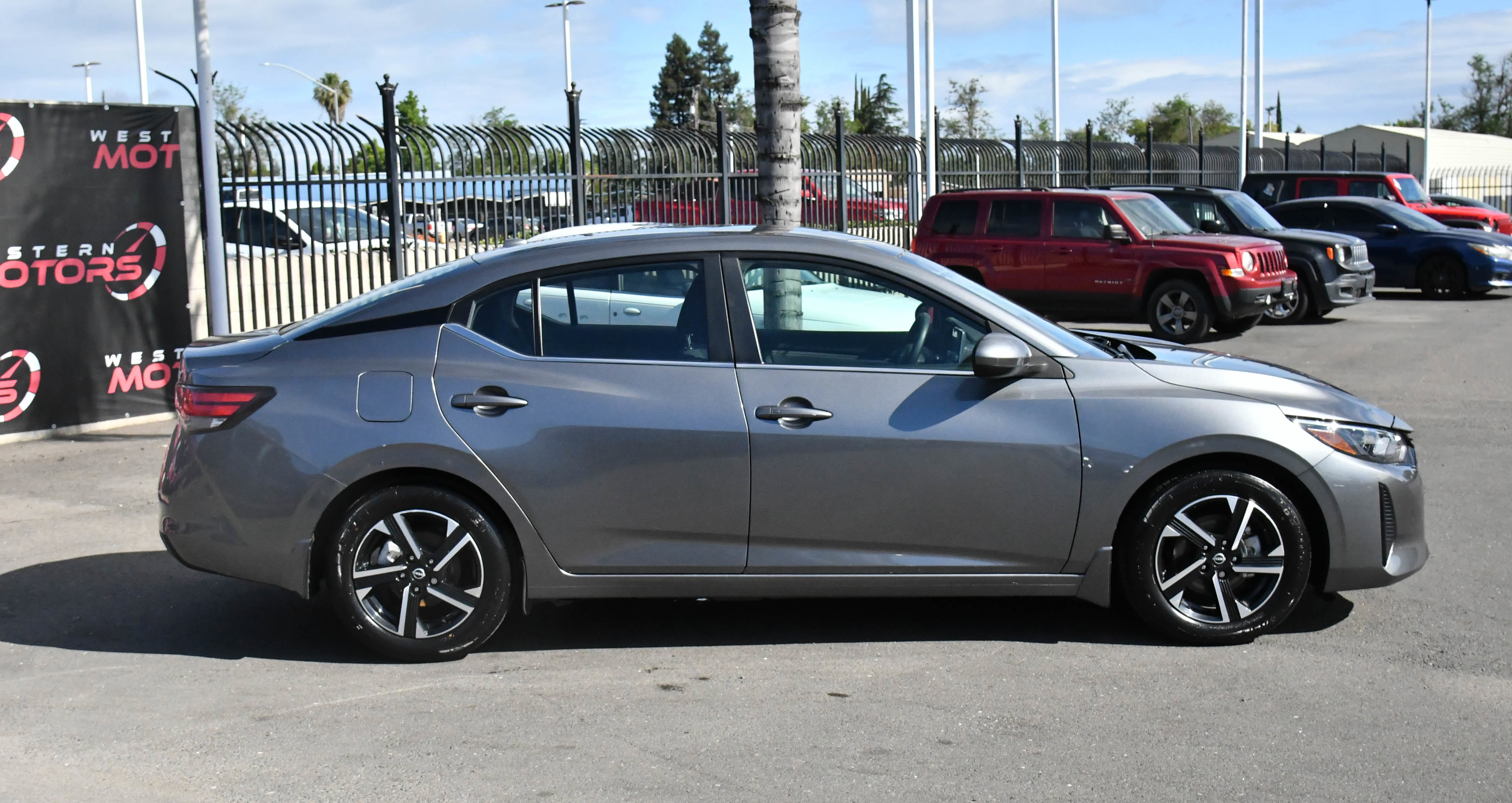Used 2024 Nissan Sentra SV FWD image 9