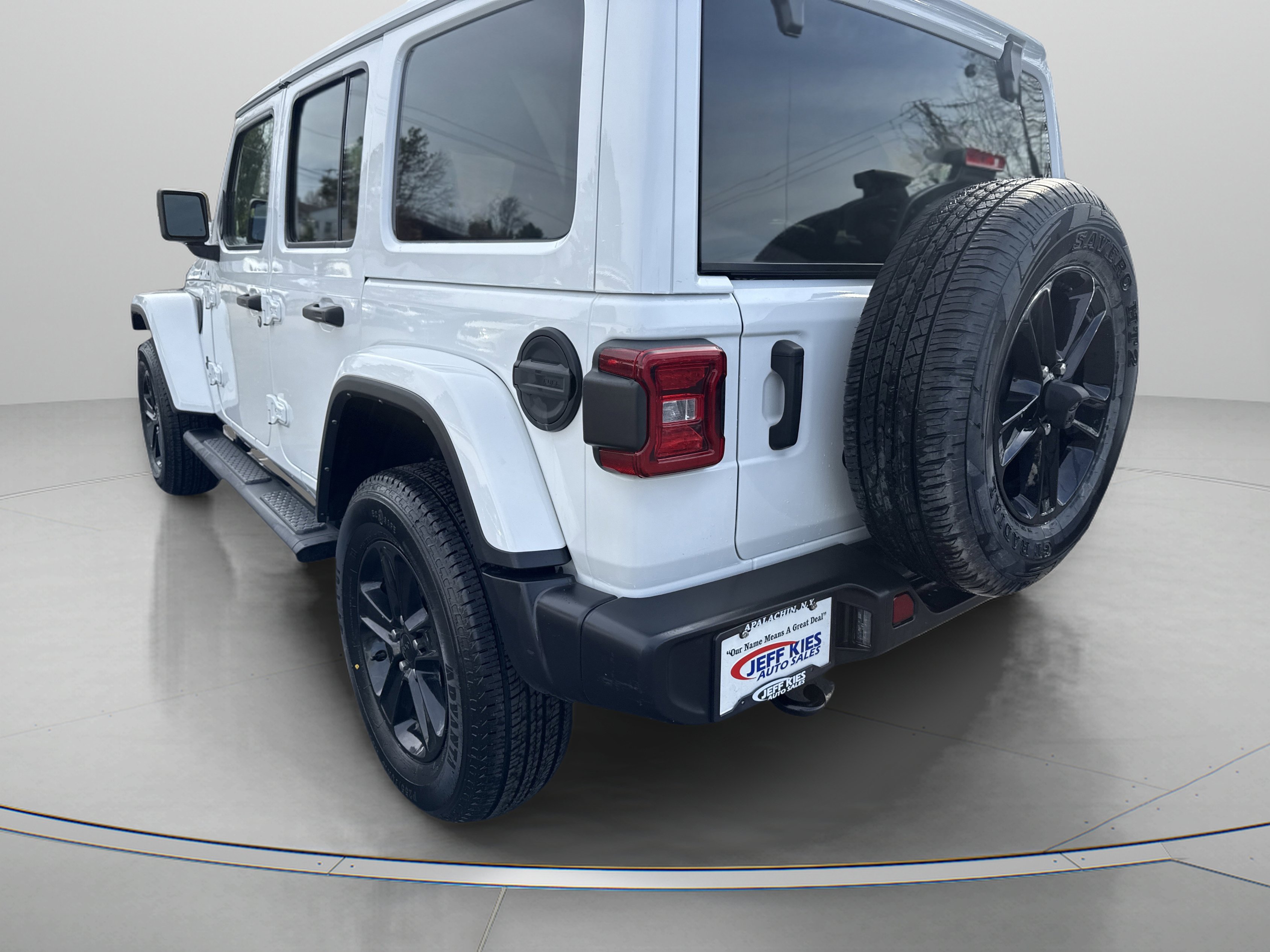 Used 2021 Jeep Wrangler Unlimited Sahara AWD/4WD image 7