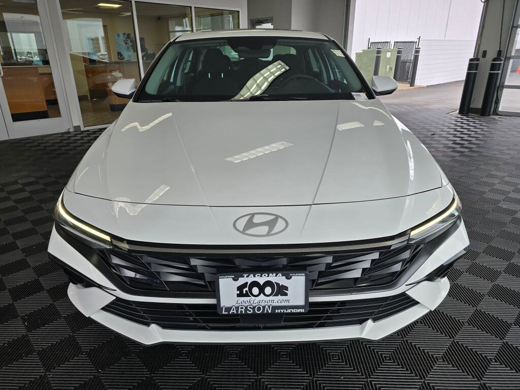 Used 2025 Hyundai Elantra SEL FWD image 8