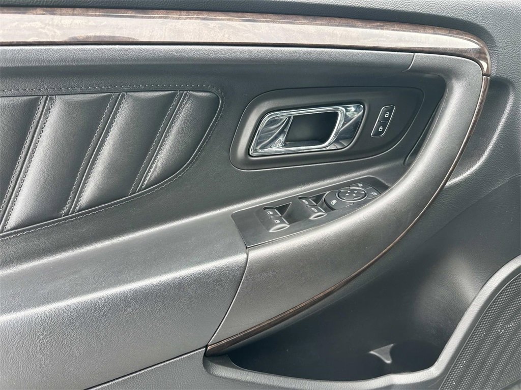 Used 2016 Ford Taurus Limited image 15