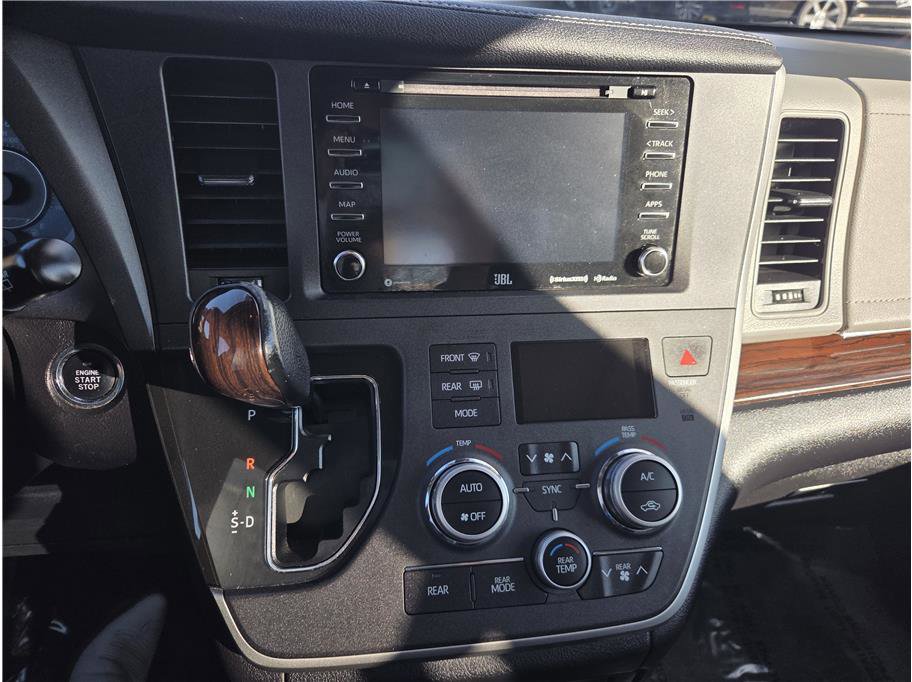 Used 2020 Toyota Sienna Limited Premium w/ Carpet Mat Package image 16
