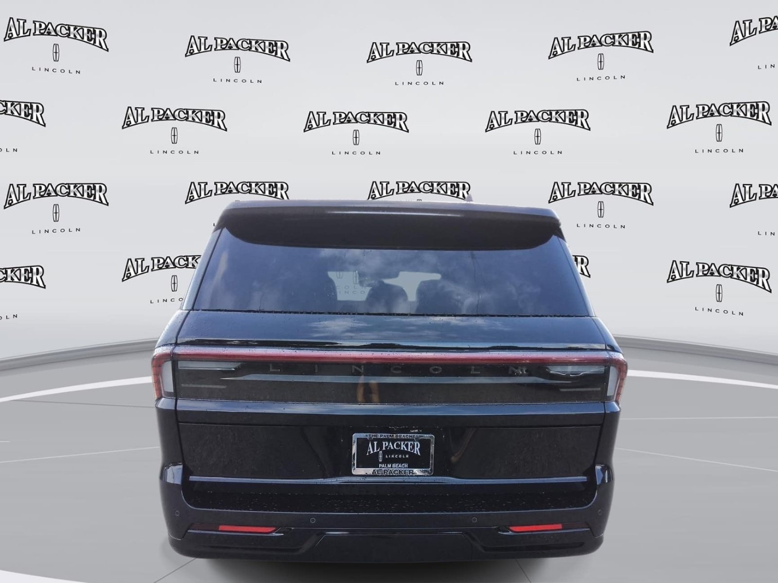 New 2027 Lincoln Navigator Premiere RWD image 4
