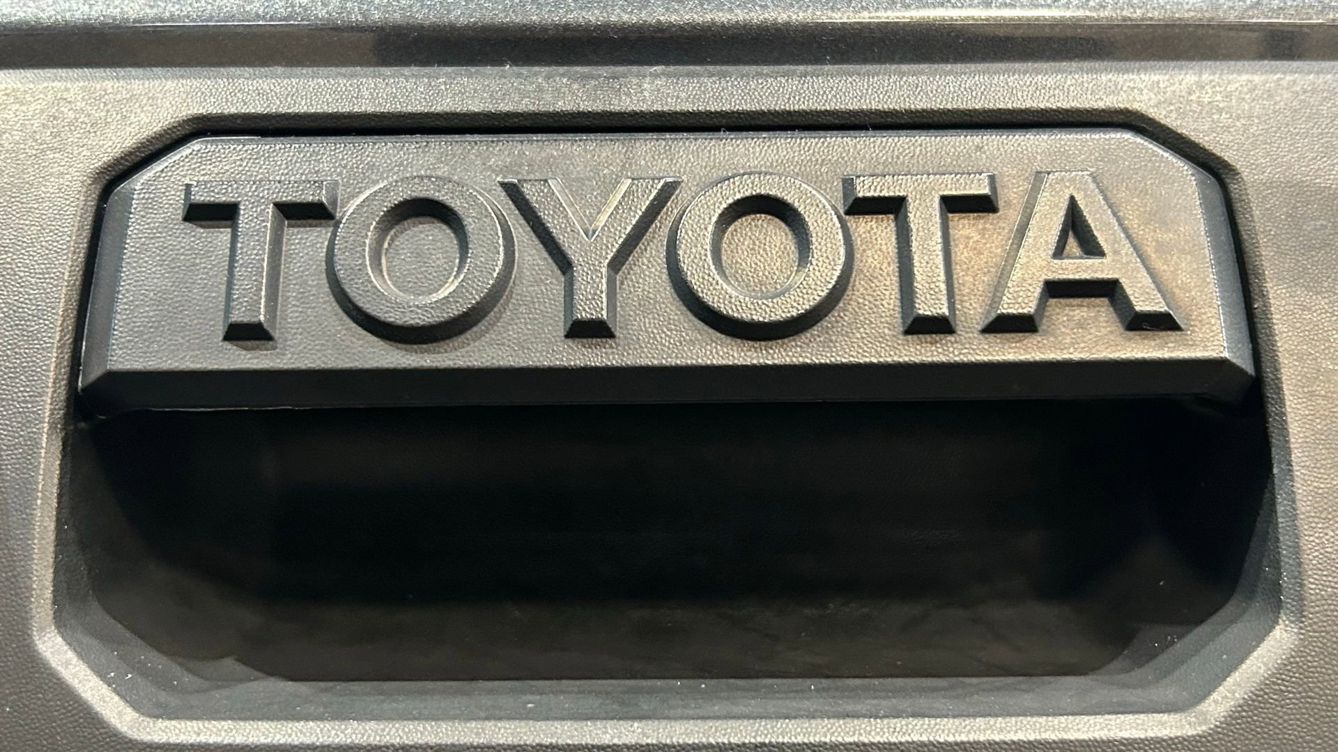 Used 2023 Toyota Tacoma SR5 AWD/4WD image 28