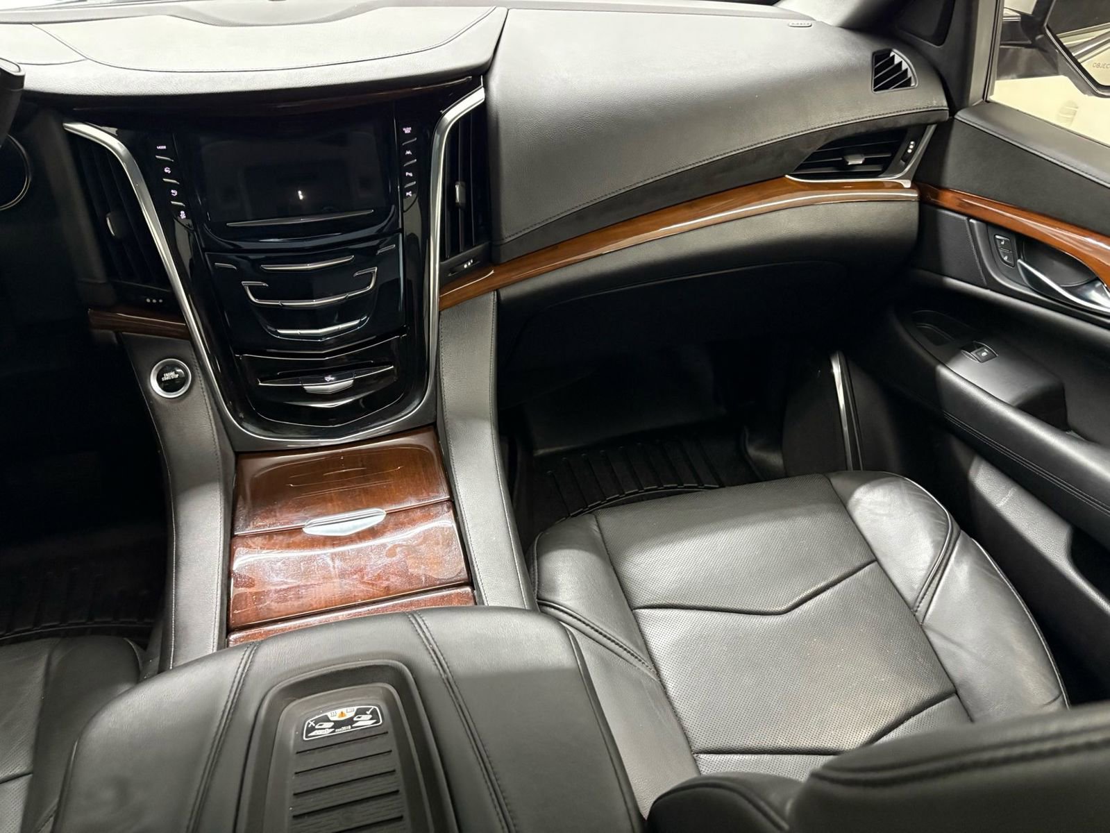 Used 2018 Cadillac Escalade Premium Luxury RWD image 10