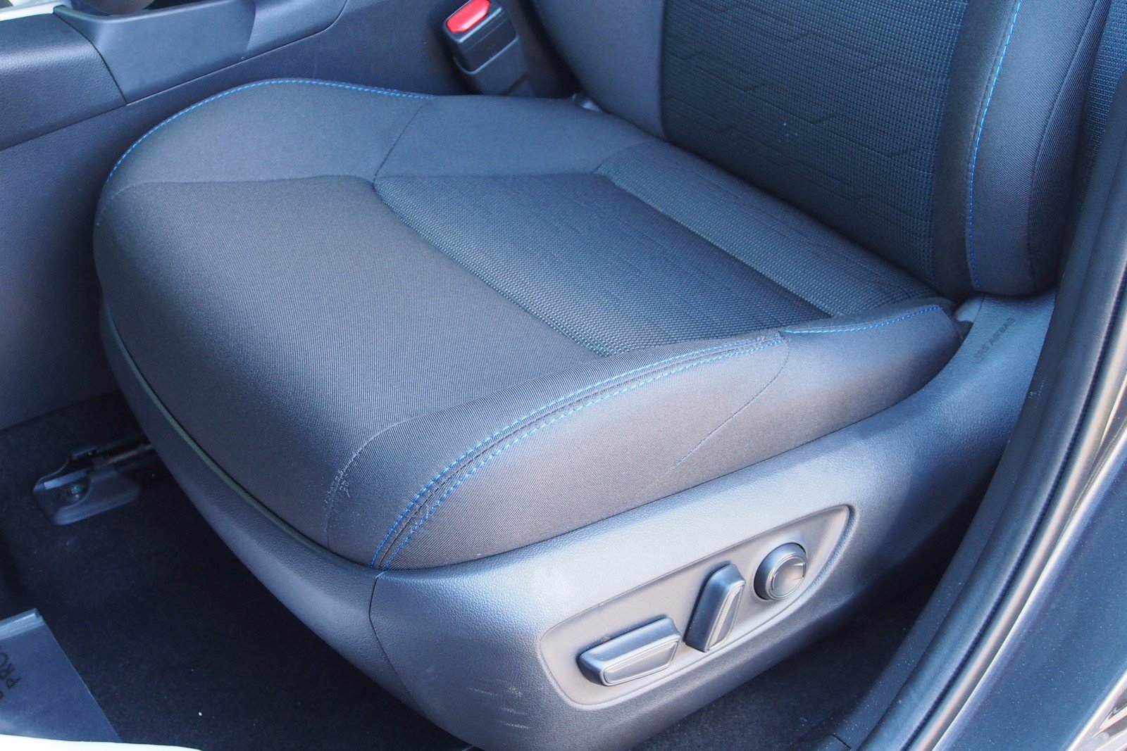 Used 2024 Toyota RAV4 SE image 17