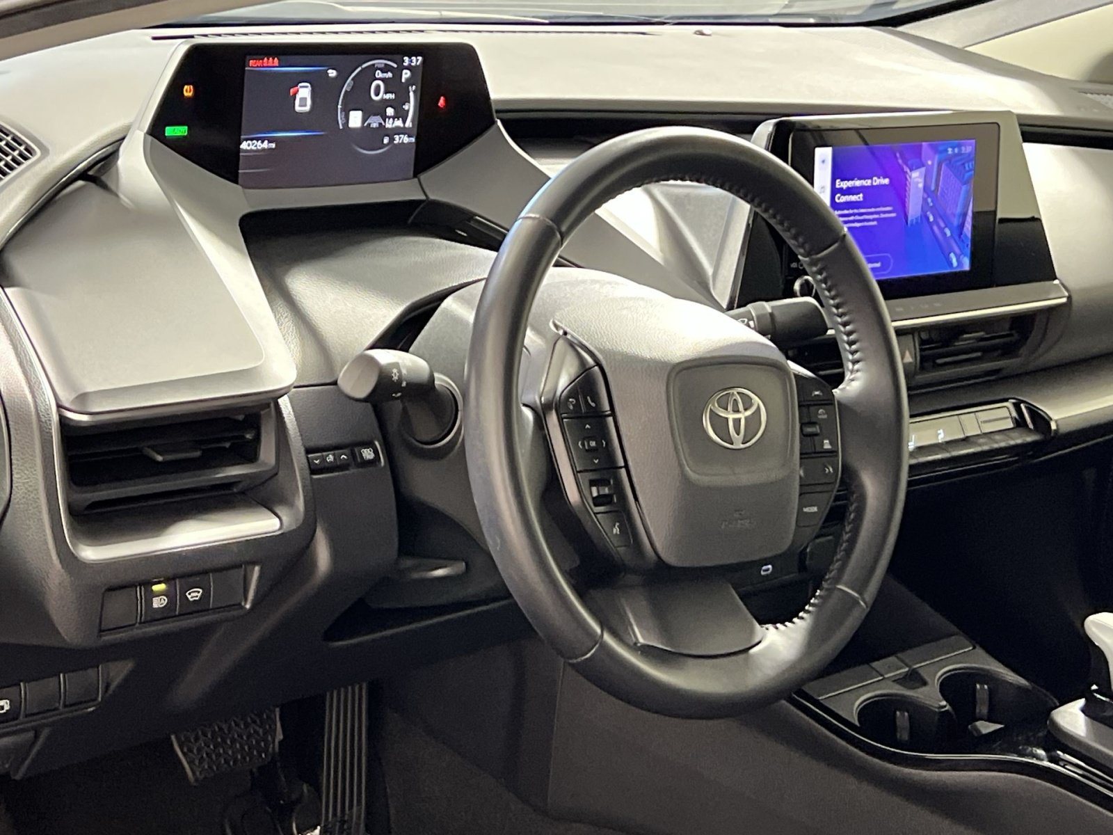 Used 2025 Toyota Prius LE FWD image 16