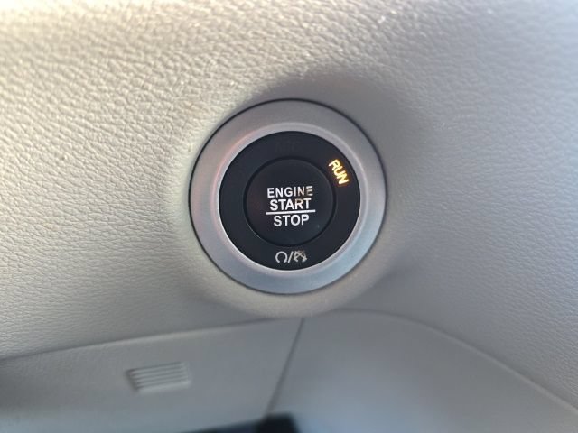 Certified 2024 Chrysler Pacifica Touring-L FWD image 17