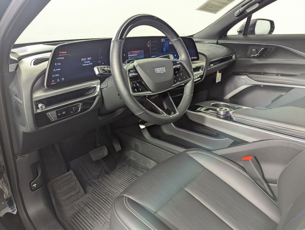 Used 2024 Cadillac Lyriq Luxury w/ LPO, Floor Liner Package image 32