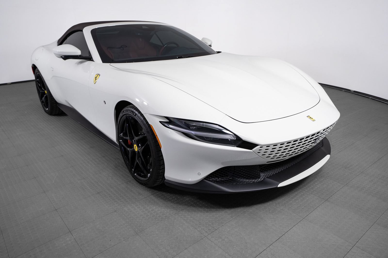 Certified 2025 Ferrari Roma Spider RWD image 47