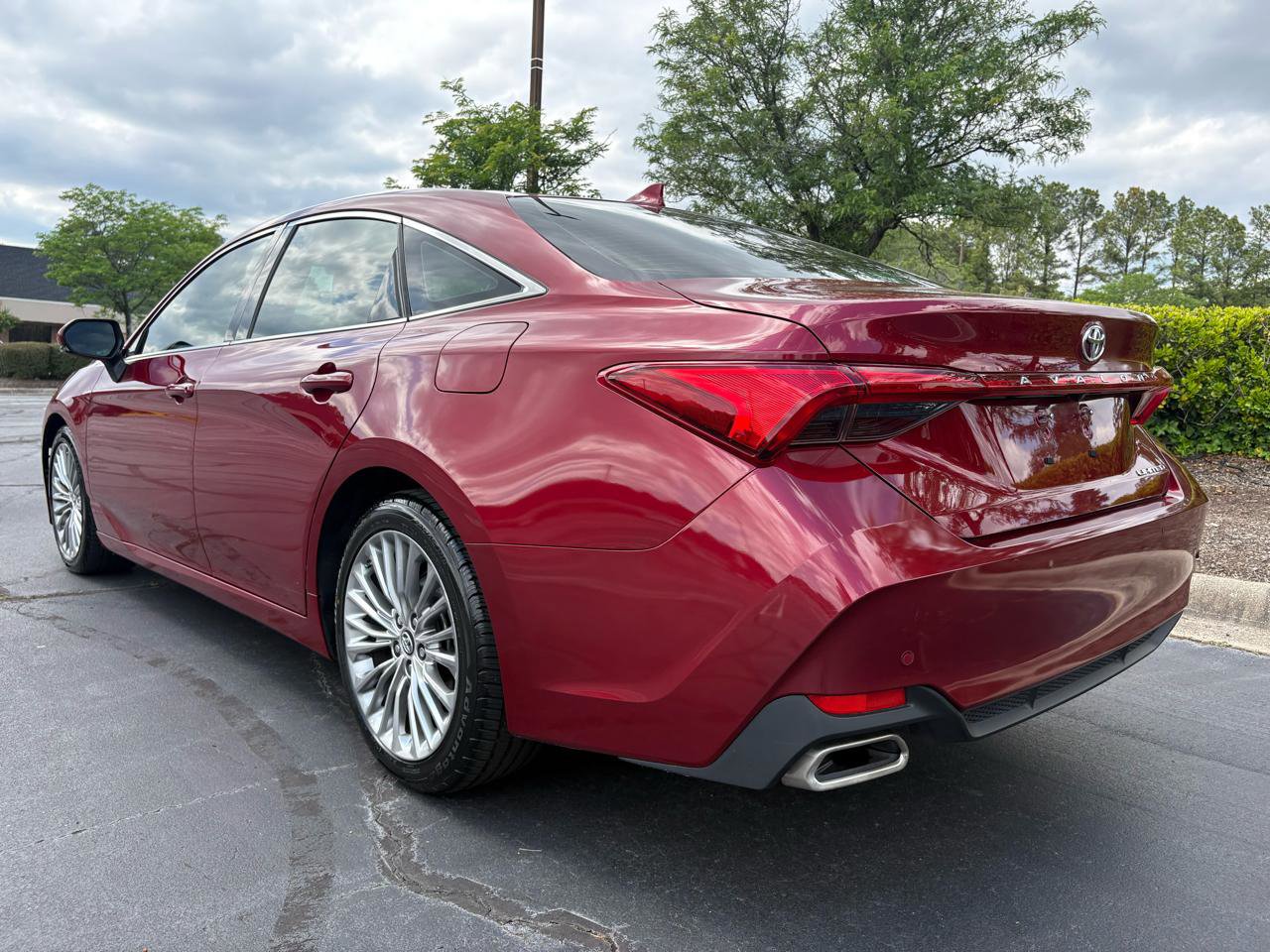 Used 2019 Toyota Avalon Limited w/ Advanced Safety Package FWD image 9