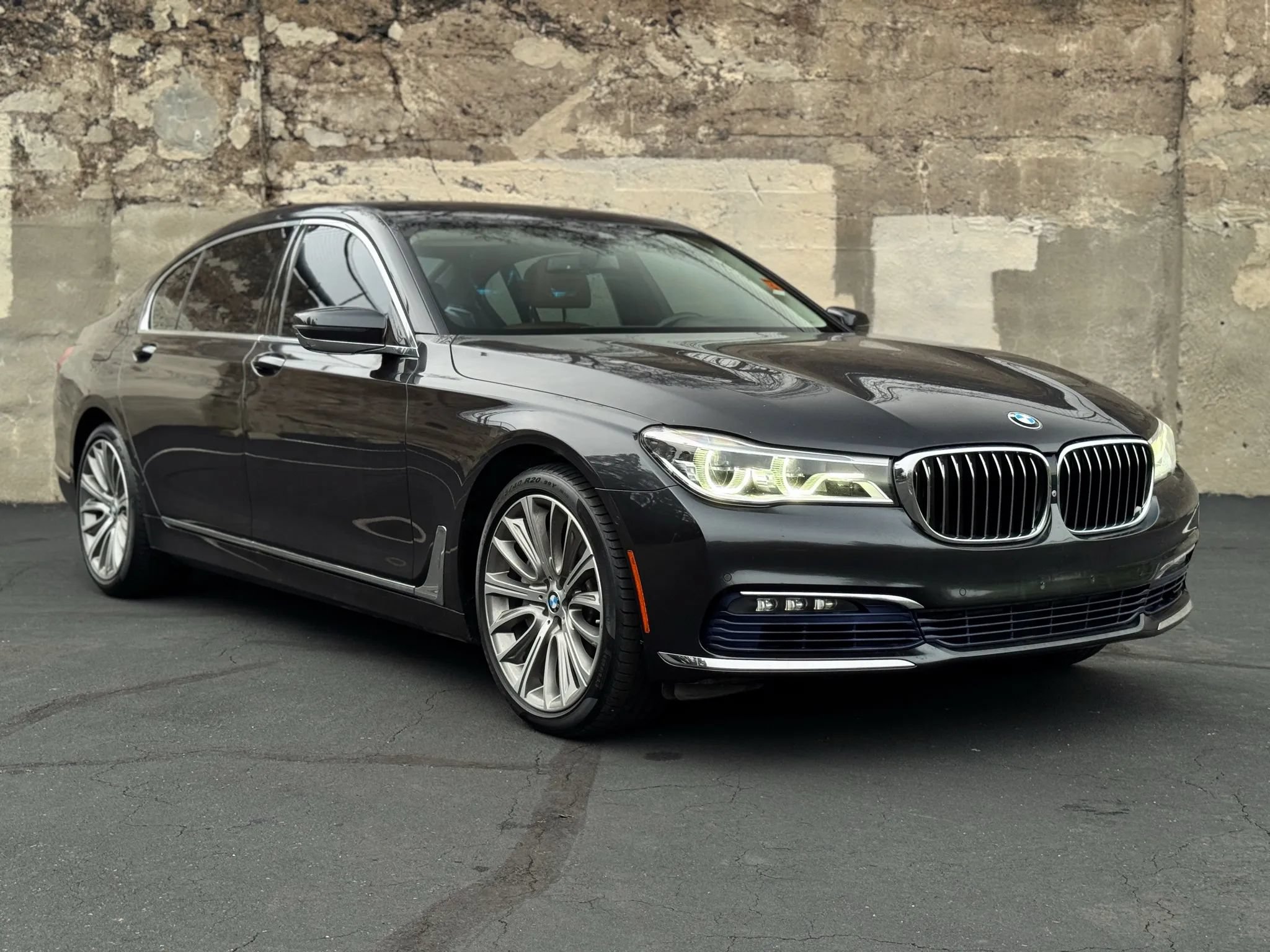 Used 2016 BMW 750i xDrive AWD/4WD image 3