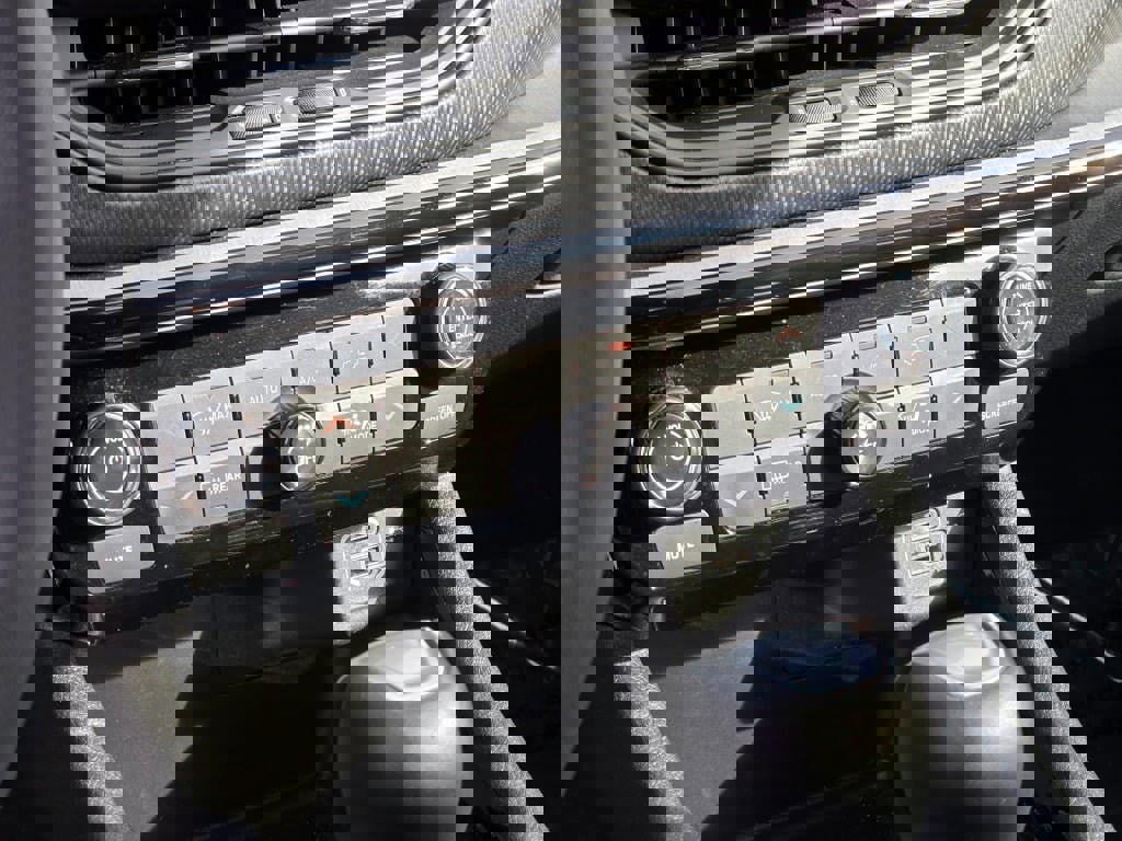 Used 2025 Jeep Compass Trailhawk image 27