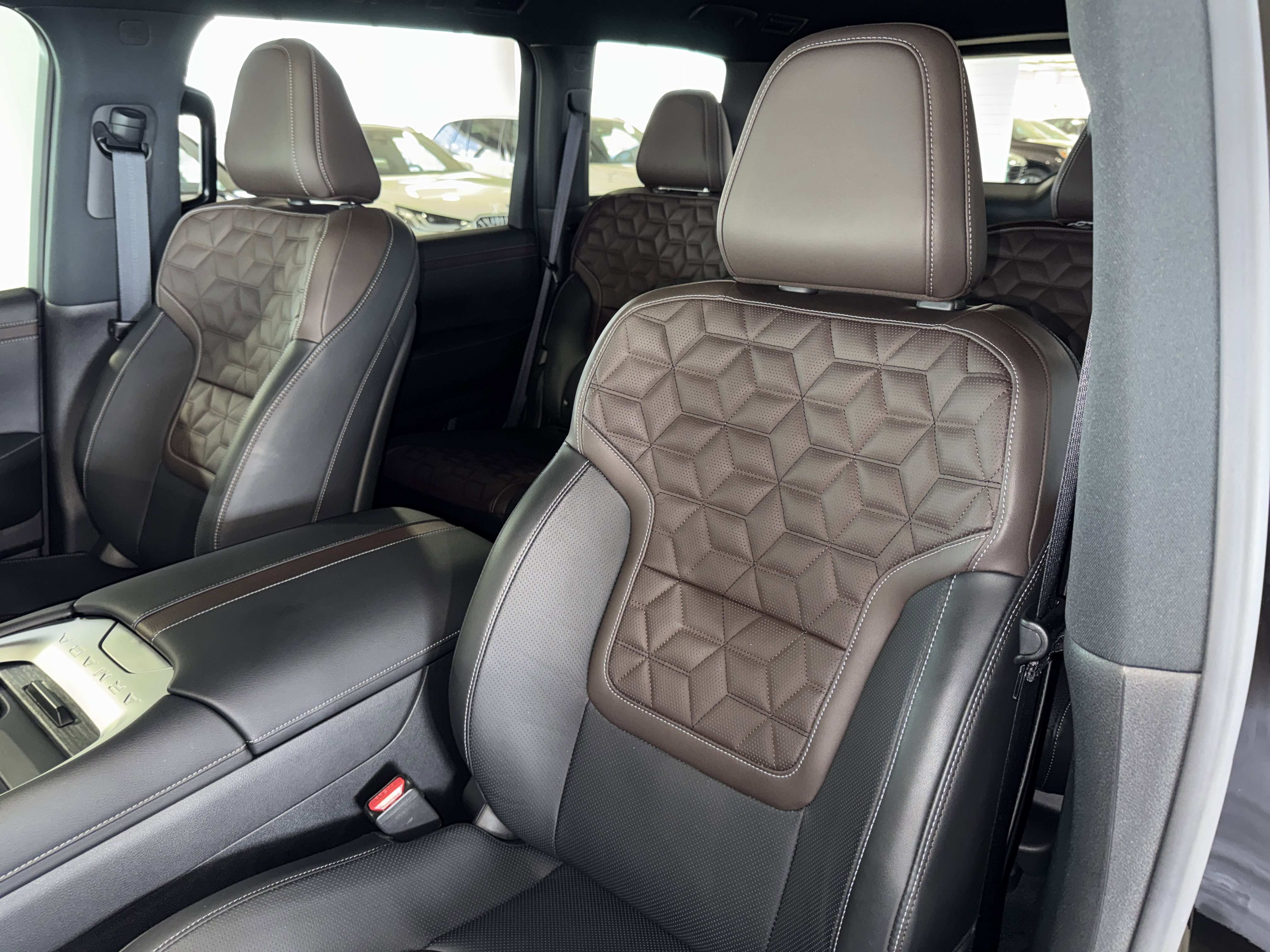 Used 2025 Nissan Armada Platinum image 35