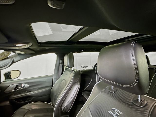 Used 2025 Chrysler Pacifica Limited image 21