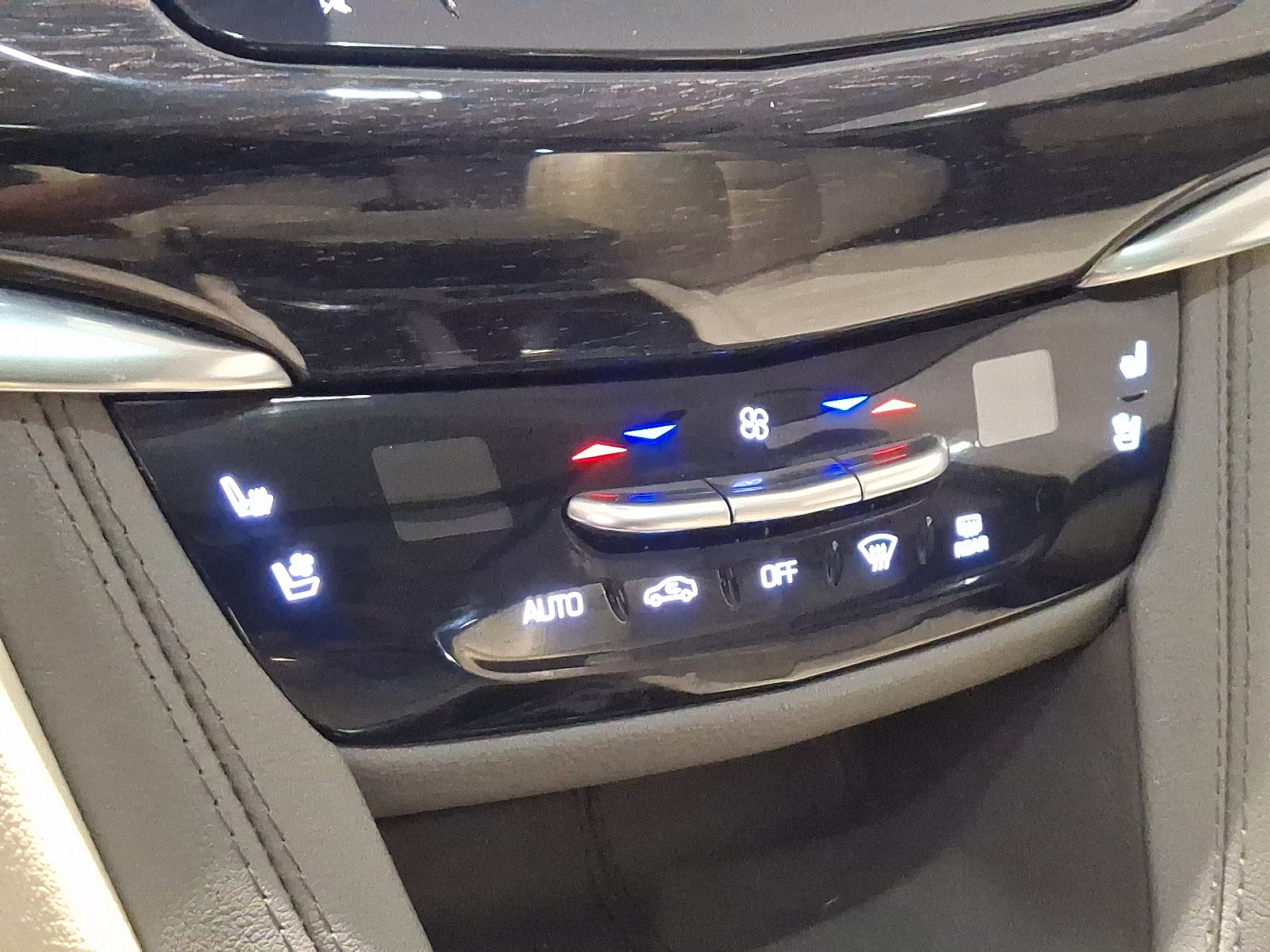 Used 2022 Cadillac XT6 Premium Luxury w/ Technology Package image 14
