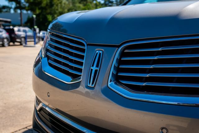 Used 2016 Lincoln MKX Reserve w/ Technology Package FWD image 13