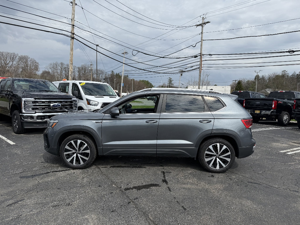 Used 2022 Volkswagen Taos SE image 3