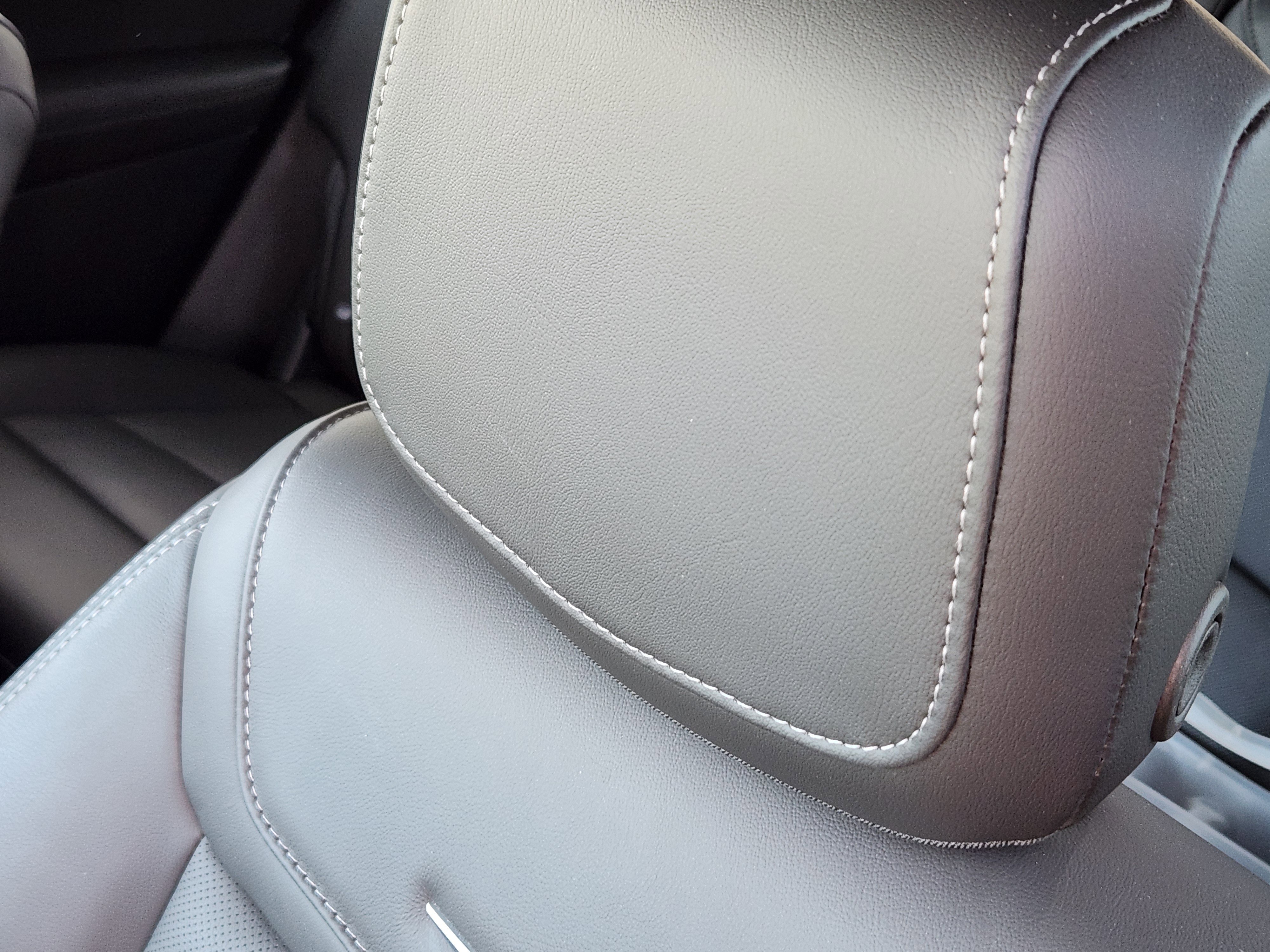 Used 2025 Cadillac XT6 Premium Luxury w/ Technology Package image 15