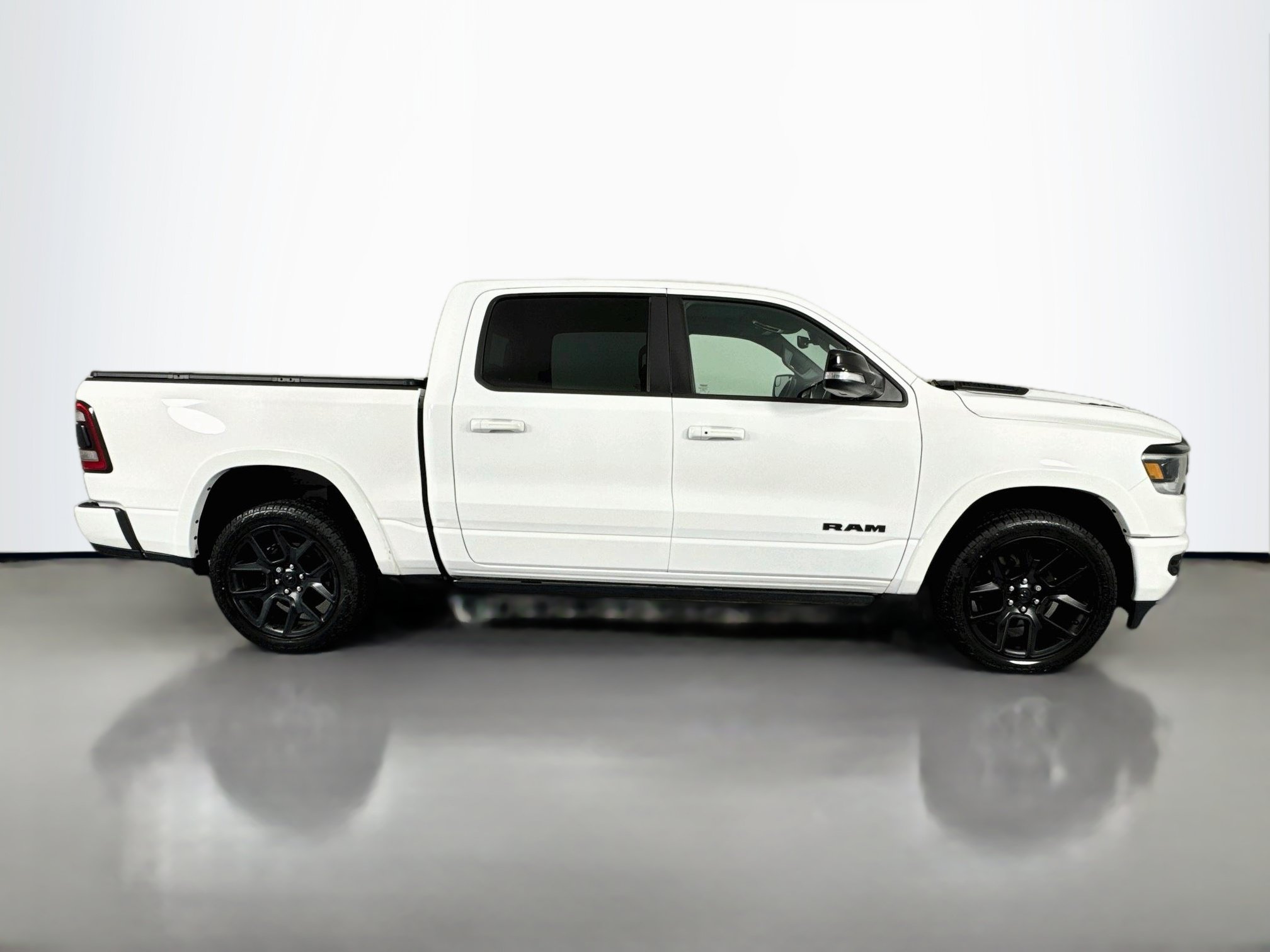 Used 2022 RAM 1500 Laramie AWD/4WD image 4