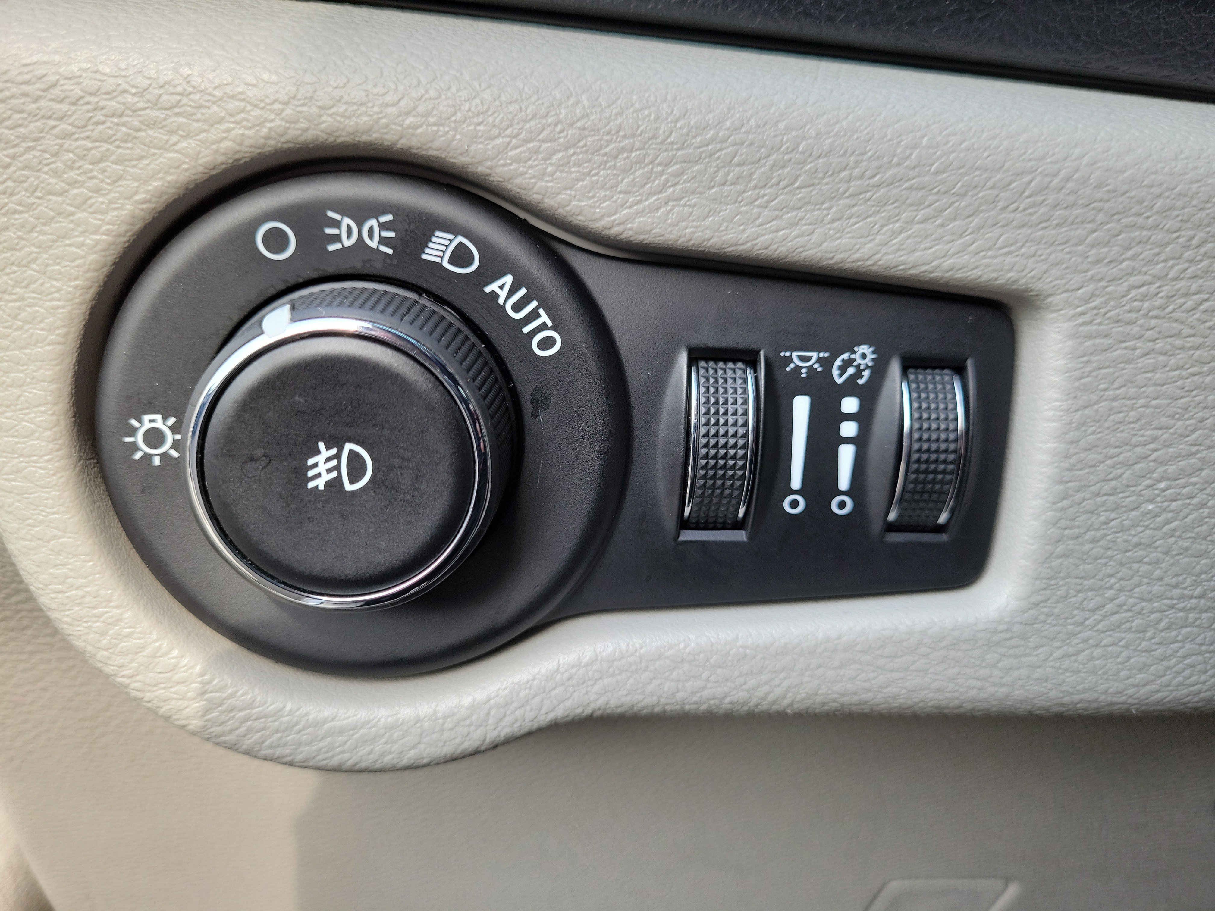 Used 2018 Chrysler Pacifica Touring-L image 22