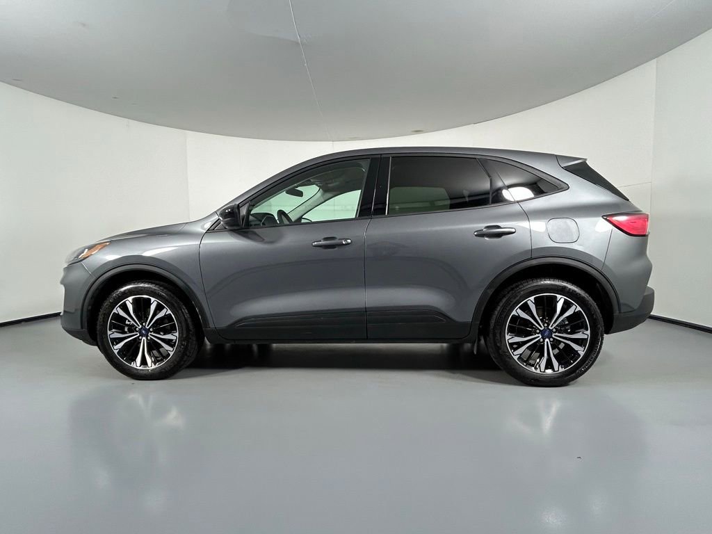 Used 2021 Ford Escape SE w/ SE Sport Appearance Package image 4