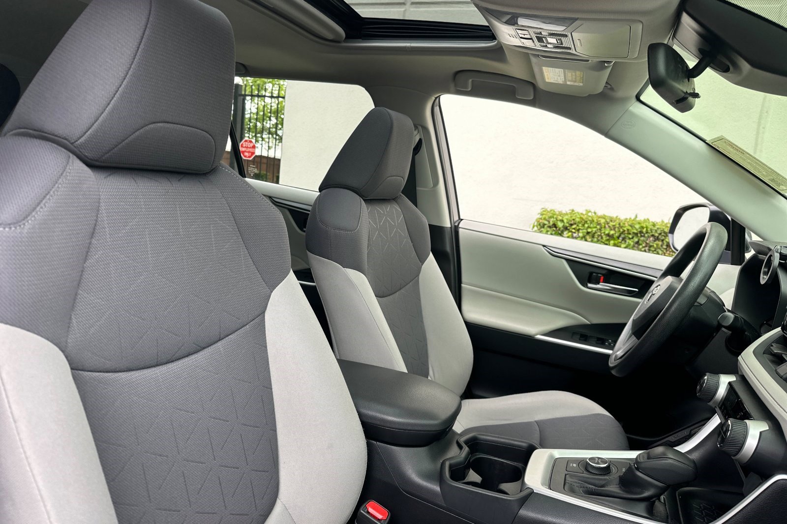Used 2021 Toyota RAV4 XLE w/ Convenience Package image 30