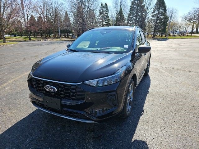 Used 2024 Ford Escape ST-Line AWD/4WD image 2