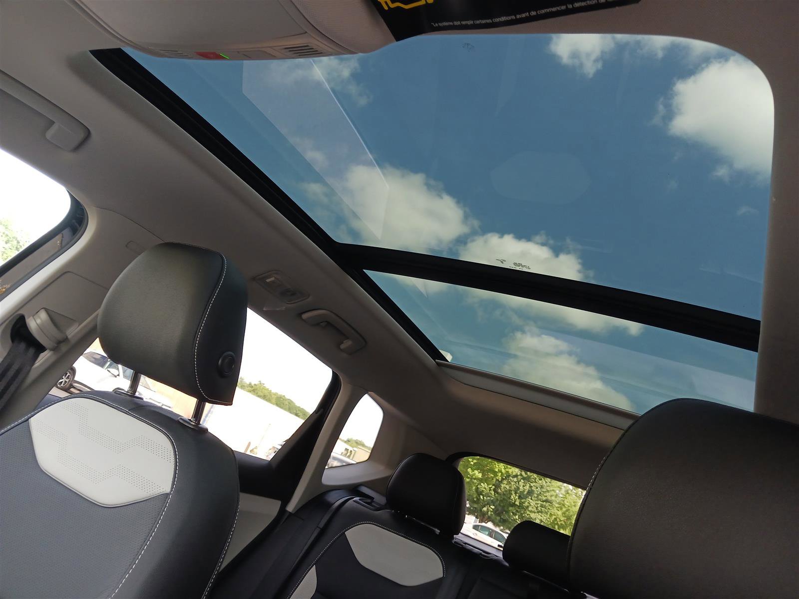 New 2025 Volkswagen Taos SEL image 25