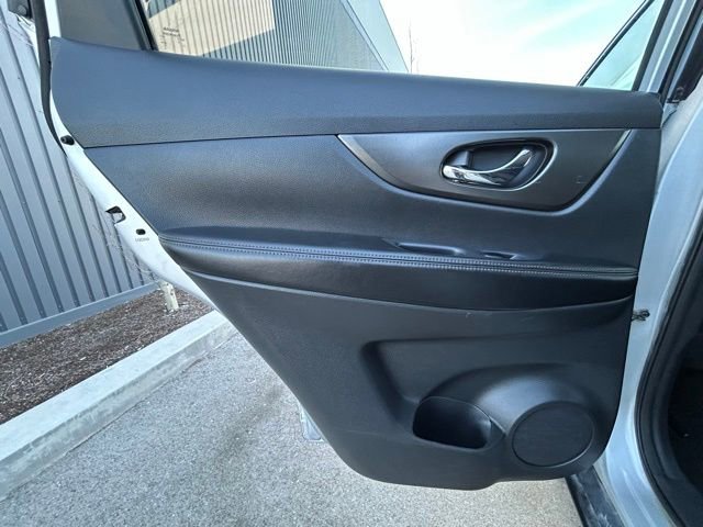Used 2015 Nissan Rogue SV image 35