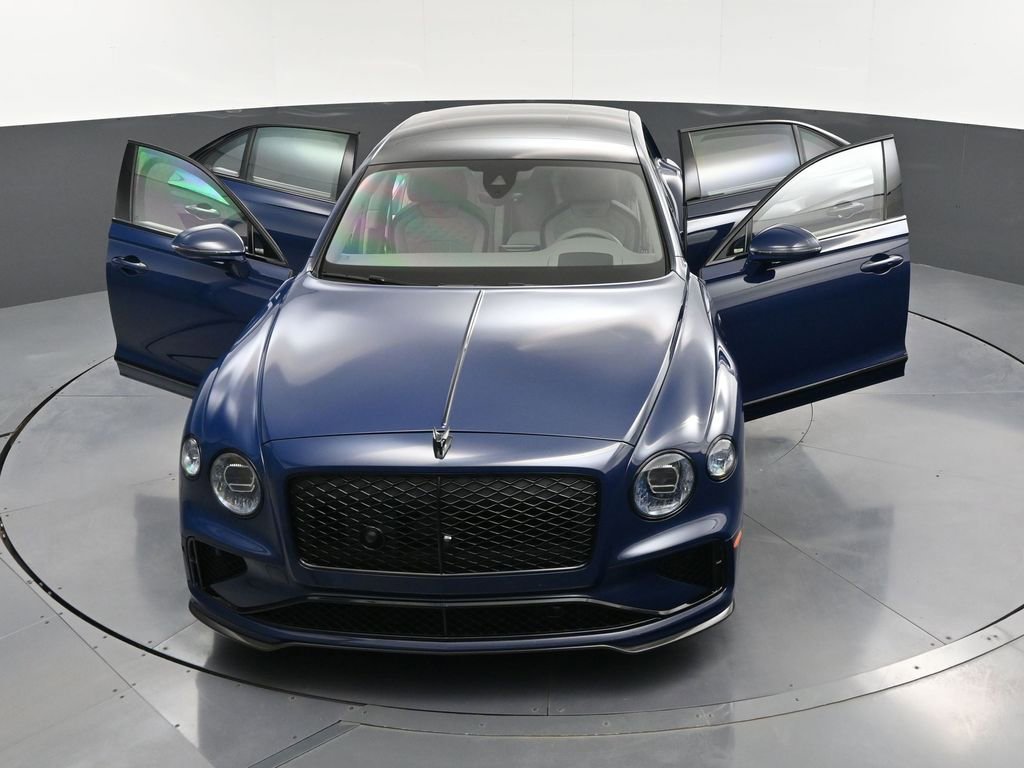 Used 2025 Bentley Flying Spur Plug-In Hybrid image 39