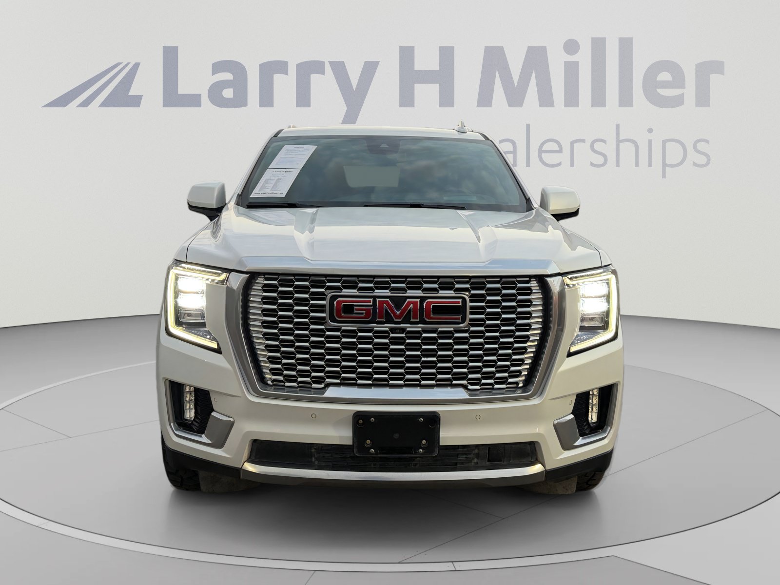 Used 2023 GMC Yukon XL Denali AWD/4WD image 8