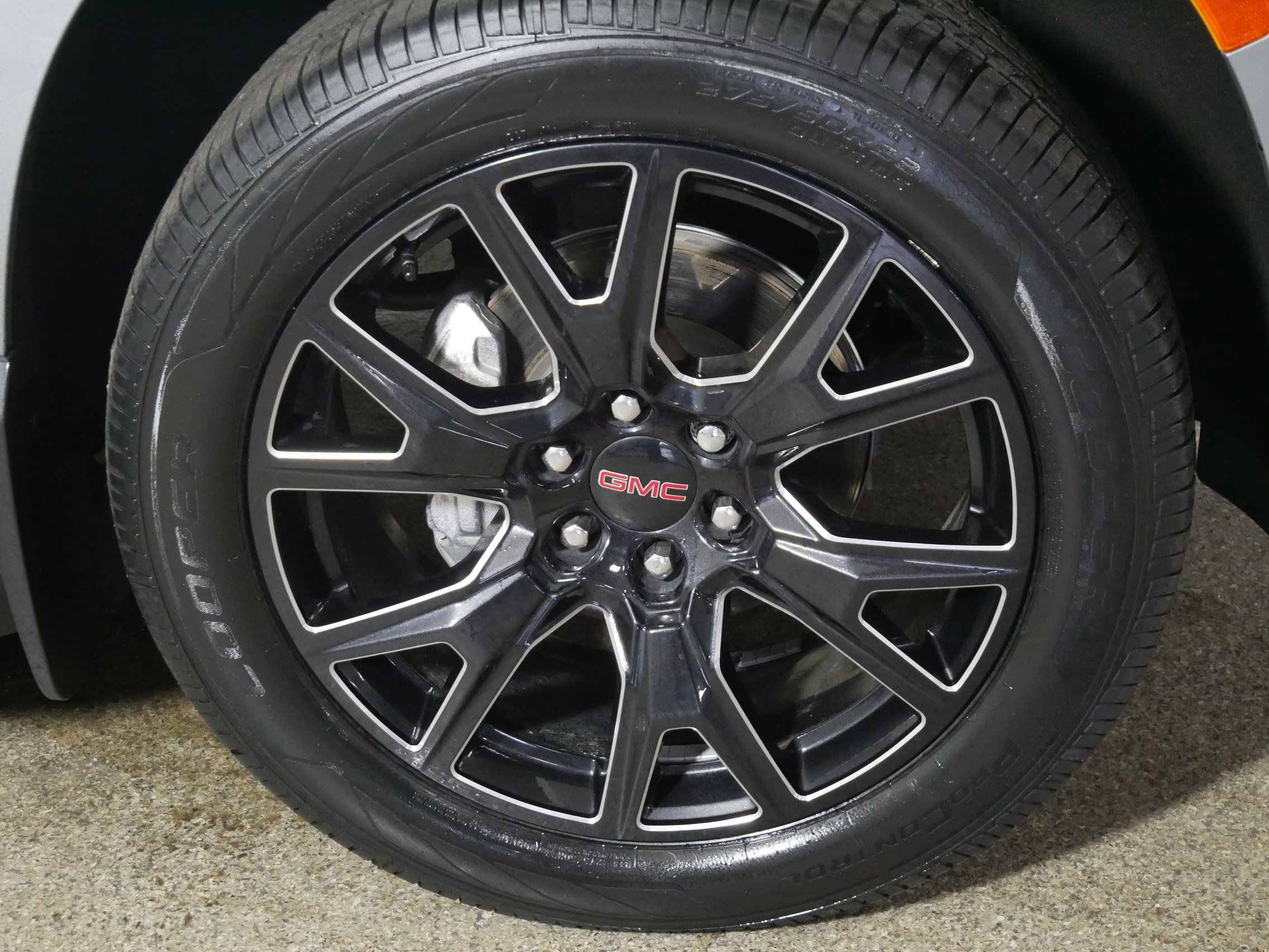 Used 2024 GMC Yukon XL Denali w/ Advanced Technology Package image 15