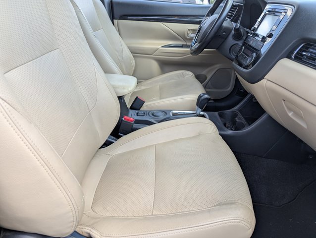 Used 2016 Mitsubishi Outlander SE image 28