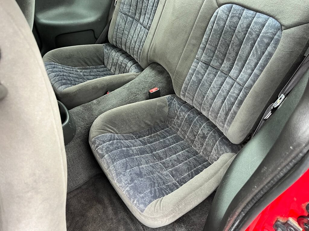 Used 2000 Chevrolet Camaro LT RWD image 18