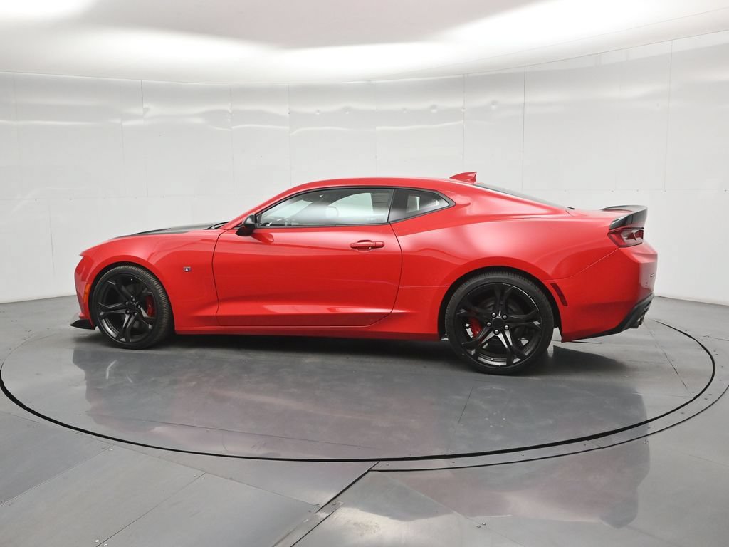 Used 2018 Chevrolet Camaro SS RWD image 6