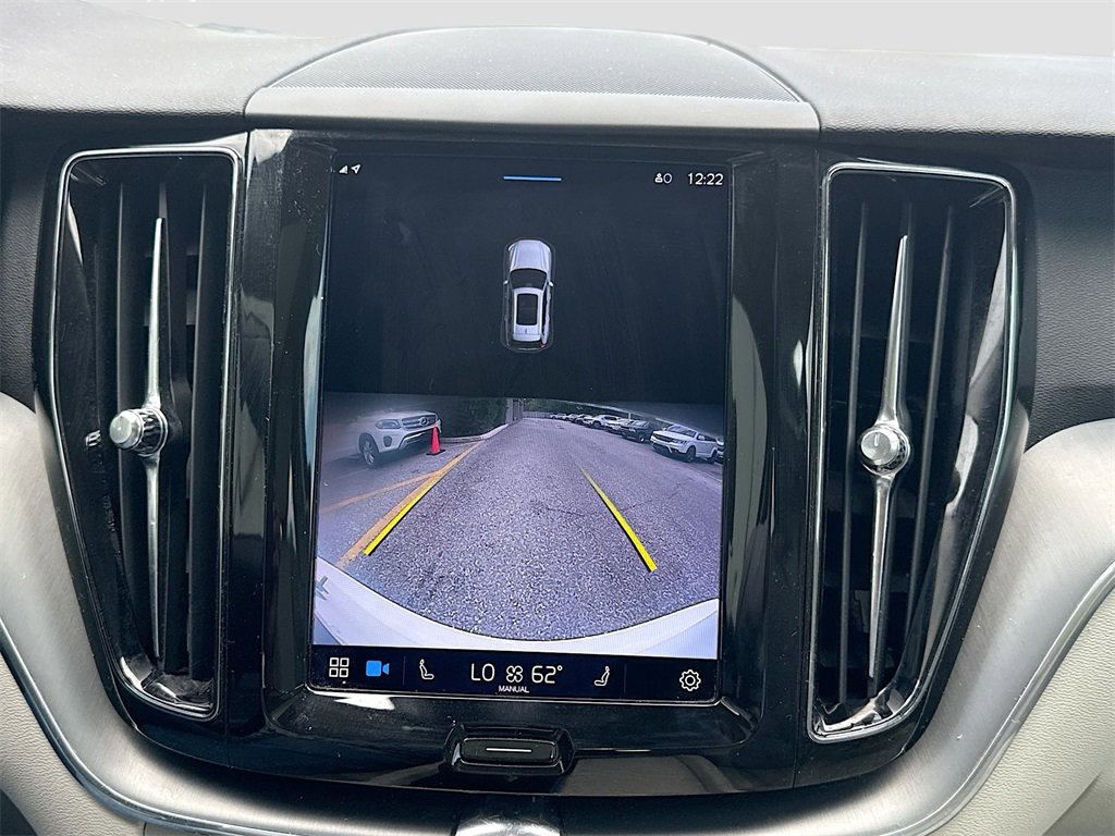 Used 2022 Volvo XC60 B5 Momentum image 15