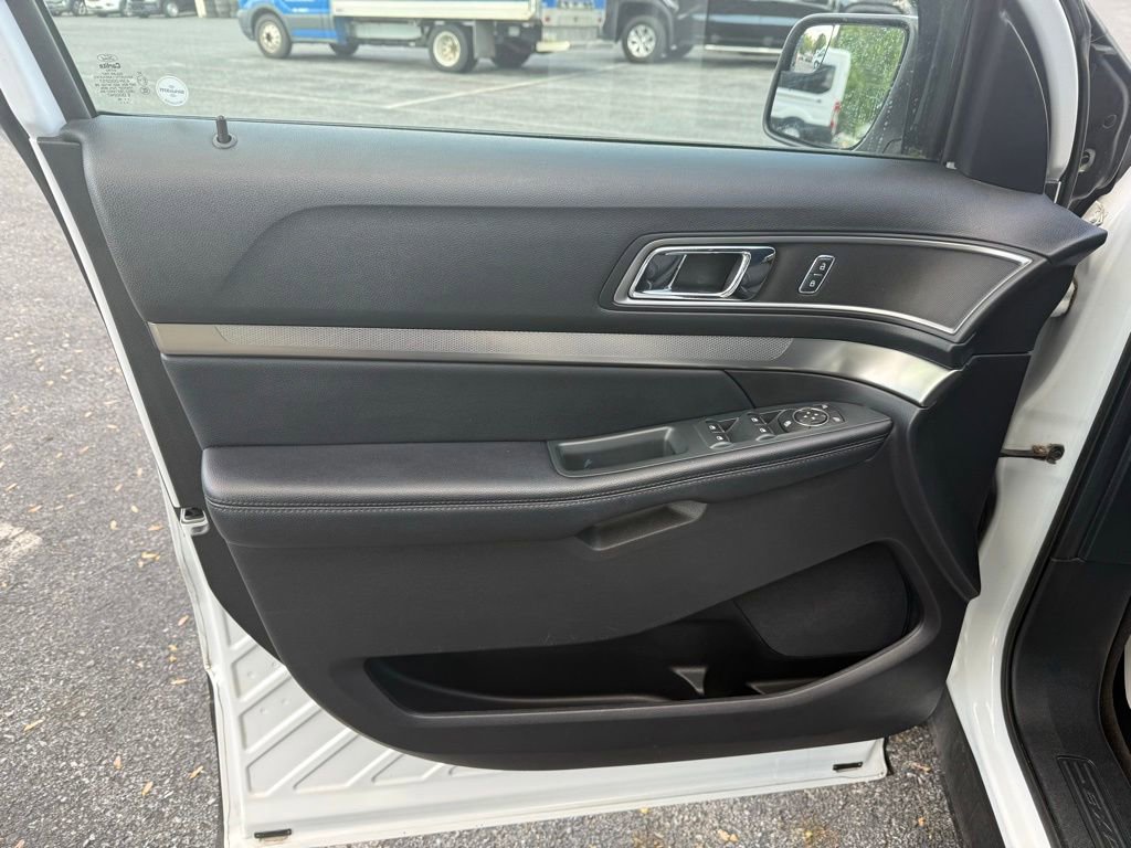 Certified 2018 Ford Explorer XLT AWD/4WD image 11