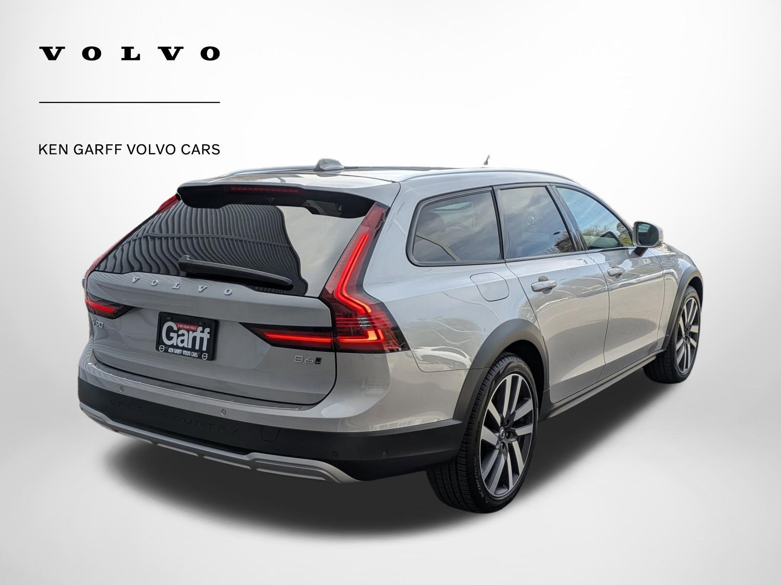 Used 2025 Volvo V90 B6 Cross Country Ultra w/ Protection Package Premier image 3