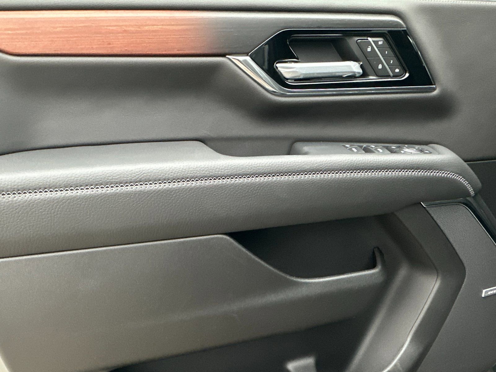 New 2026 GMC Yukon XL Denali AWD/4WD image 11