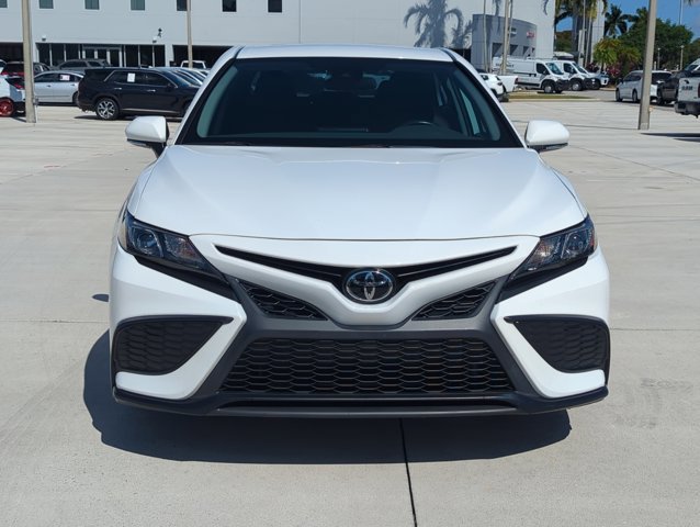 Used 2024 Toyota Camry SE image 2