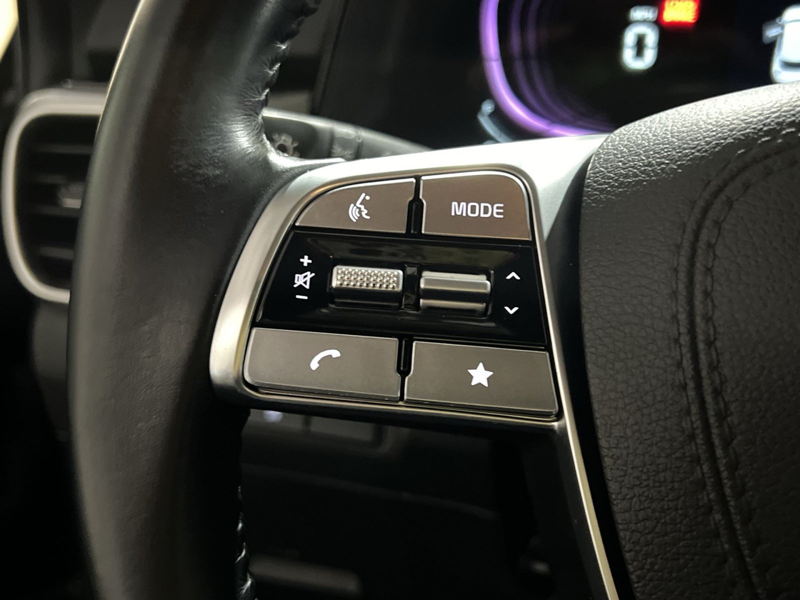 Used 2024 Kia Telluride LX AWD/4WD image 22