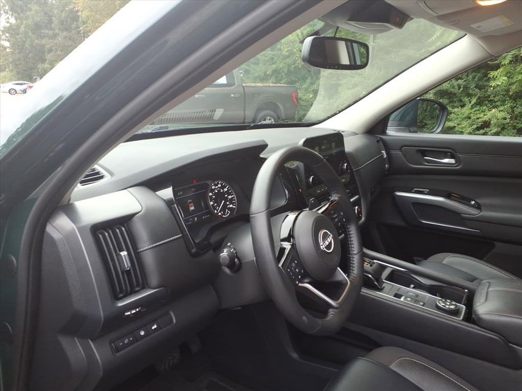 Used 2022 Nissan Pathfinder SL image 10