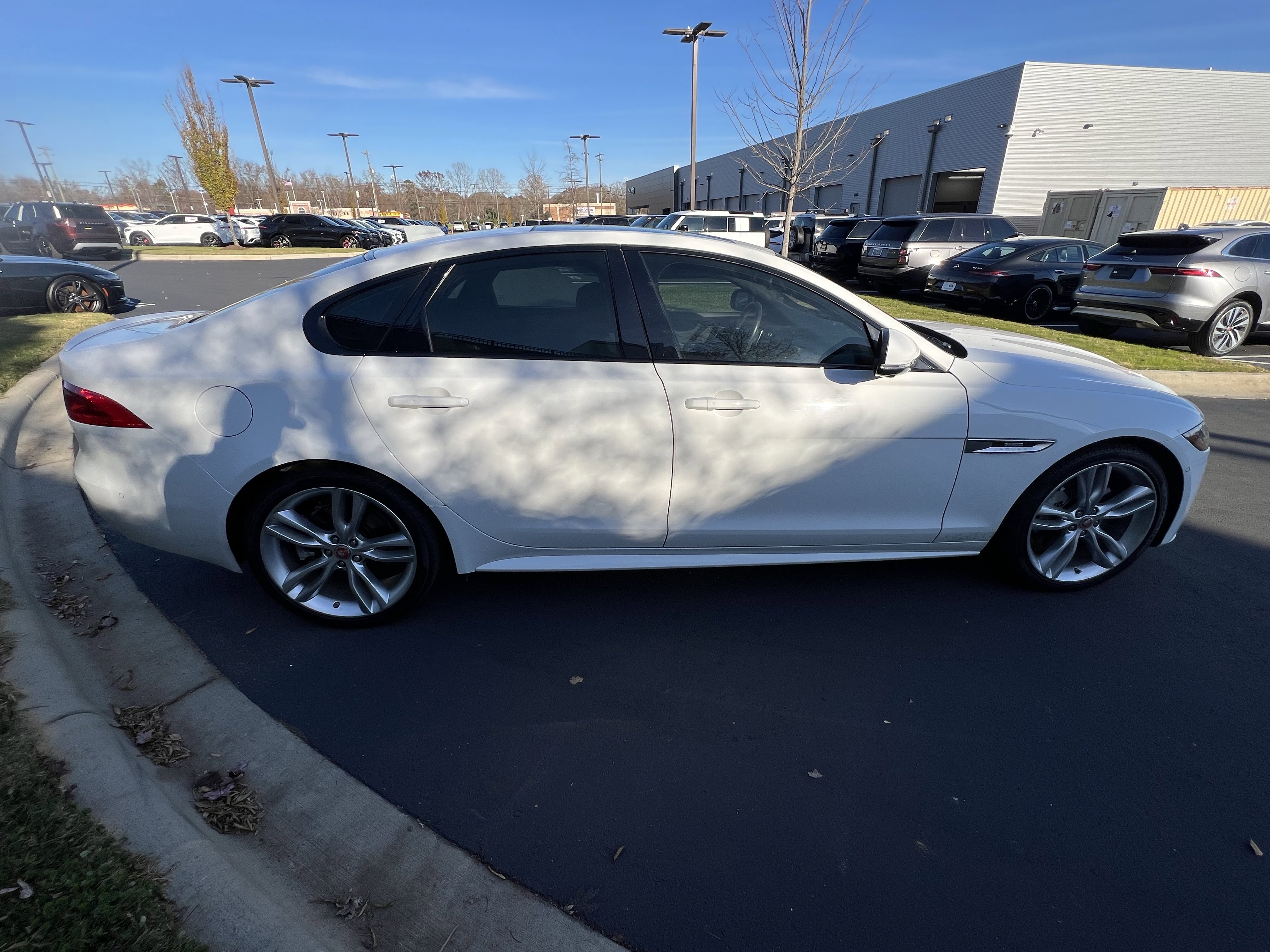 Used 2018 Jaguar XF R-Sport image 8
