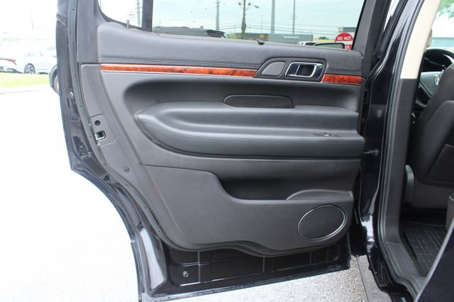 Used 2019 Lincoln MKT AWD image 30