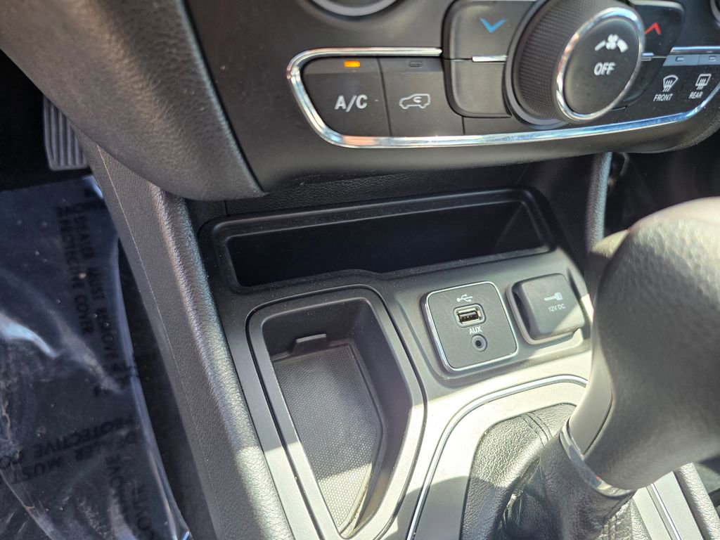 Certified 2019 Jeep Cherokee Latitude w/ Popular Appearance Group image 28