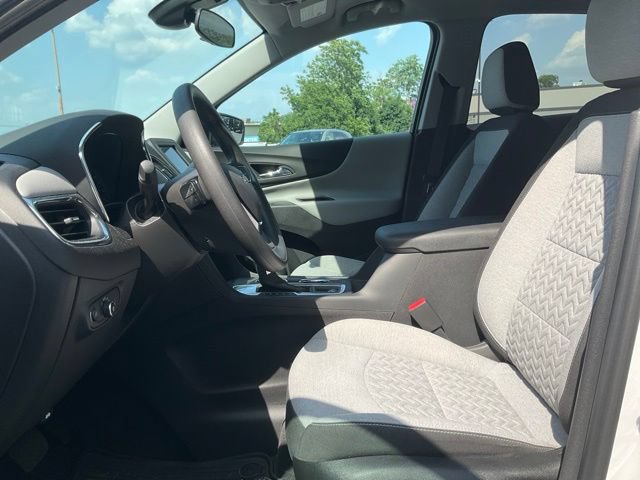 Used 2023 Chevrolet Equinox LS w/ LS Convenience Package FWD image 2