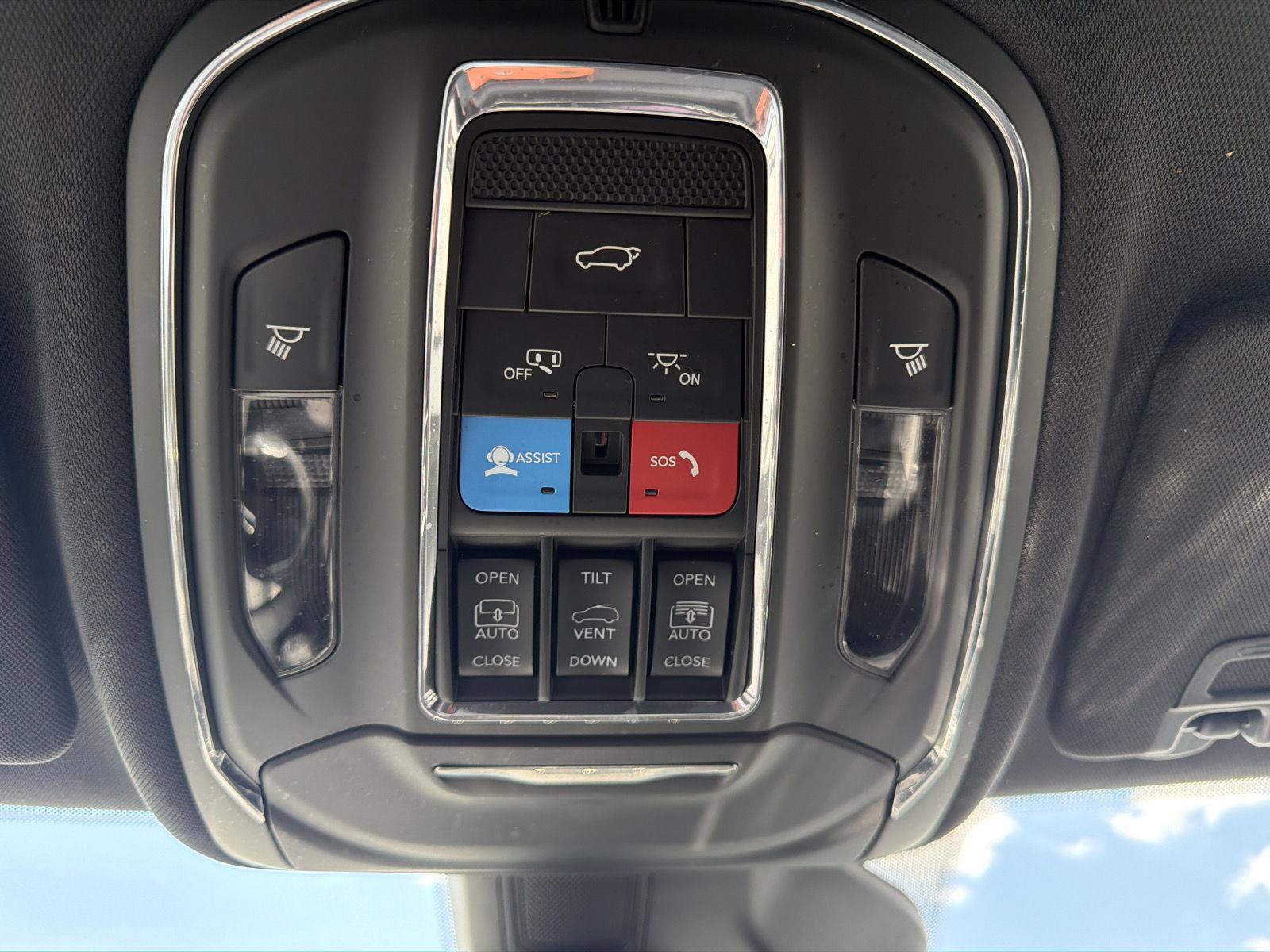 Used 2024 Jeep Grand Cherokee Limited w/ Luxury Tech Group II AWD/4WD image 28